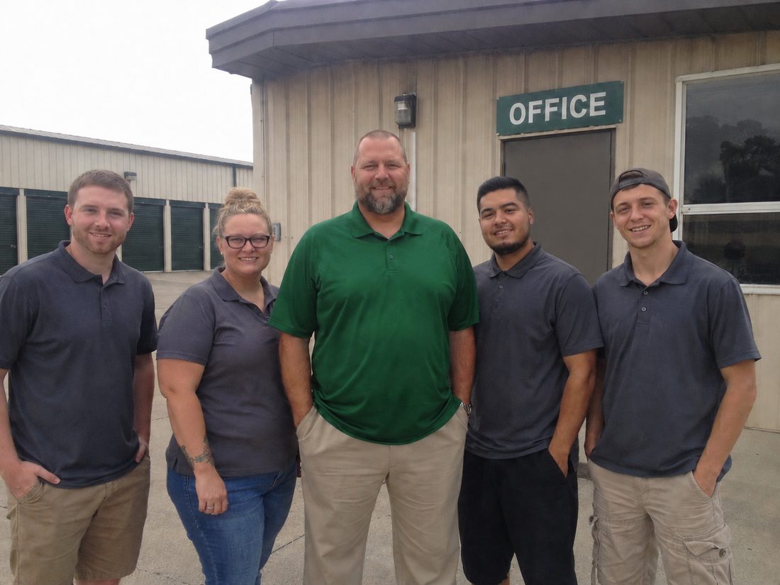 Pest control professionals in Evansville, IN